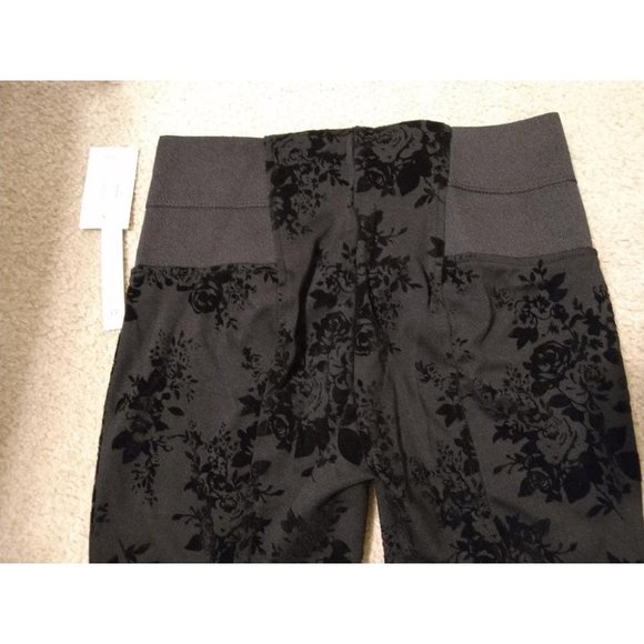 NWT Women's Medium Velvet Black Leggings Floral - Picture 3 of 4